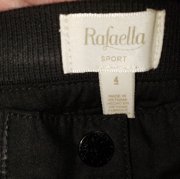 ❤️SOLD!❤️Rafaella Black Cargo Capris - Picture 2 of 4